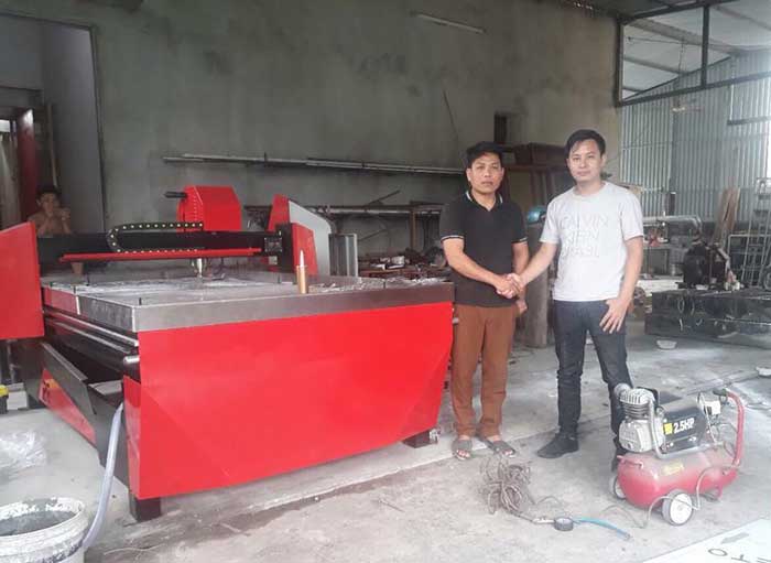 Máy CNC Jieke 1325A cắt kim loại được lắp tại xưởng cơ khí tại Kinh Môn Hải Dương