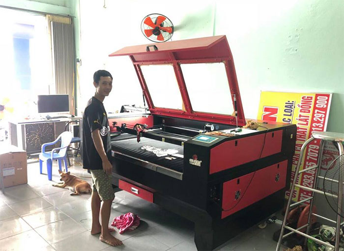 Máy Laser RuiDi 1390 được lắp đặt tại Công ty Quảng Cáo Trần Linh Hậu Giang