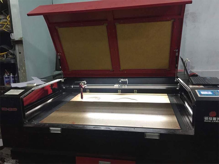 Máy Laser RuiDi 1390 được lắp đặt tại công ty Quảng Cáo Xkler Hà Nội